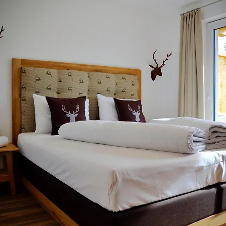 Werfenblick Und Bergblick