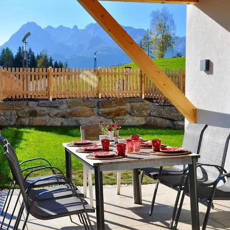 Werfenblick Und Bergblick