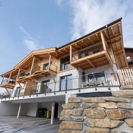 Werfenblick Und Bergblick