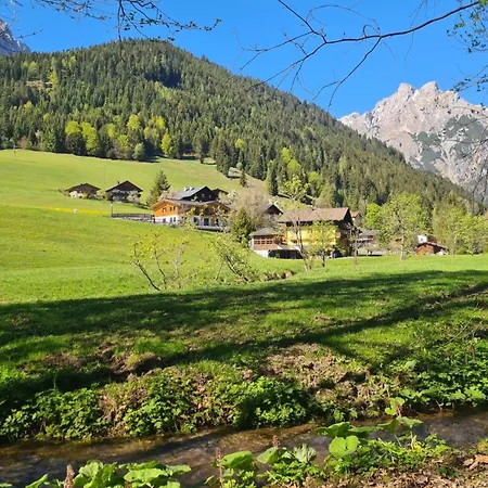 Werfenblick Und Bergblick