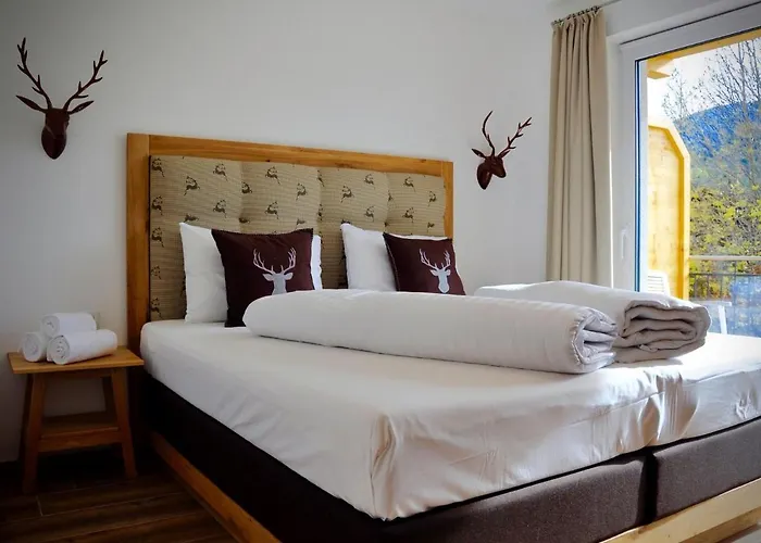 Werfenblick Und Bergblick