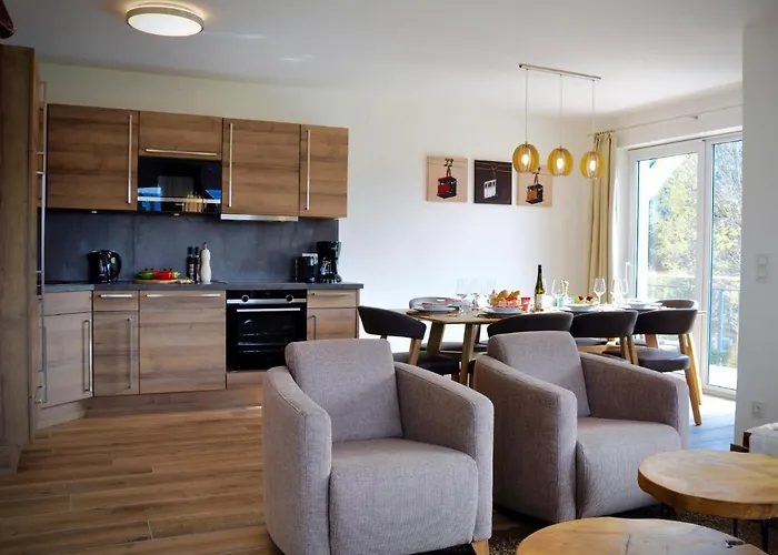 Werfenblick Und Bergblick *