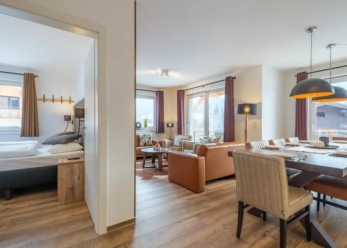 Werfenblick Und Bergblick