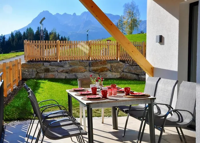 Werfenblick Und Bergblick